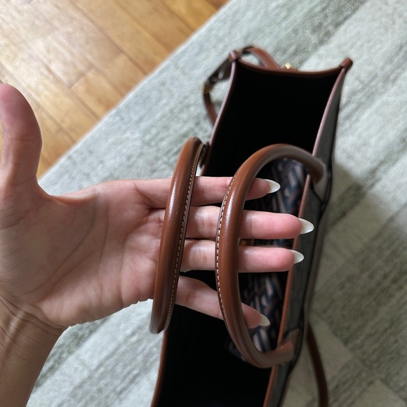 VERSACE
La Greca Signature Tote Bag - Picture 11 of 13